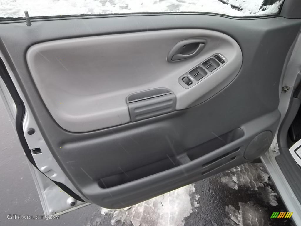 2002 Chevrolet Tracker ZR2 4WD Hard Top Medium Gray Door Panel Photo #43987220