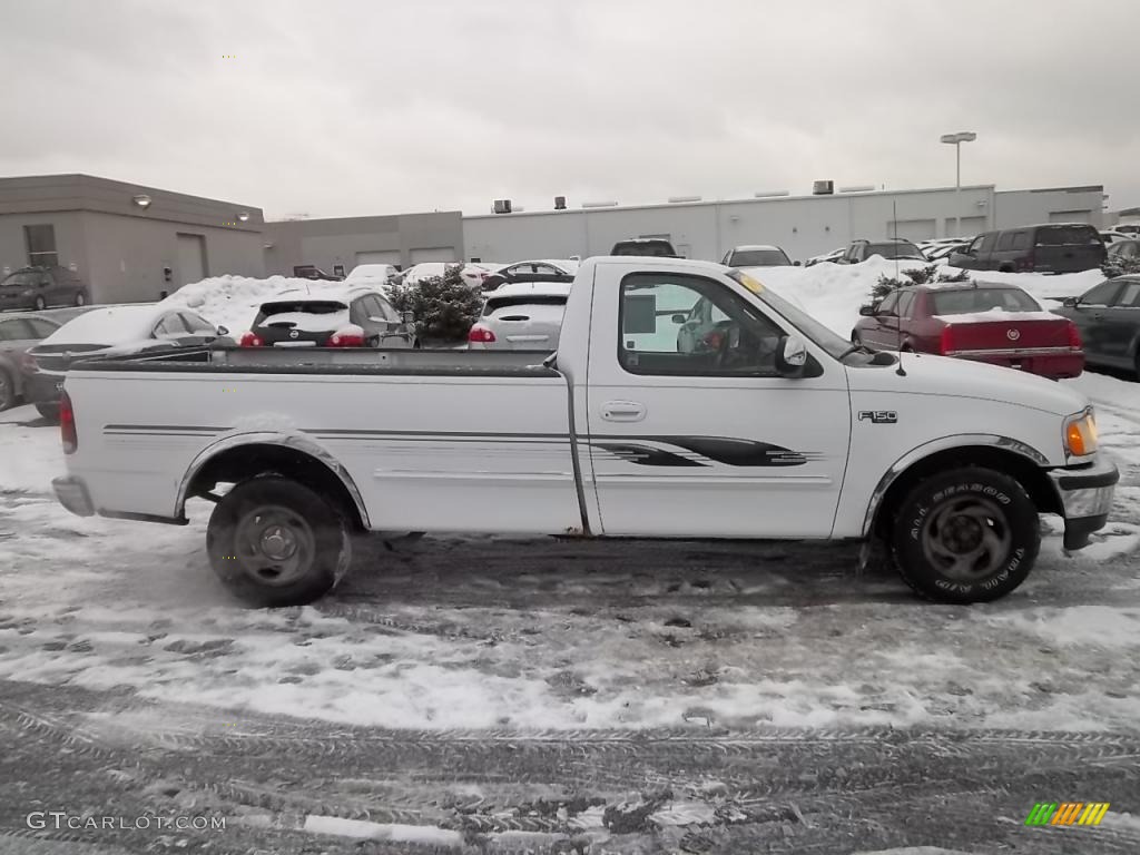 1997 F150 XLT Regular Cab - Oxford White / Medium Graphite photo #4