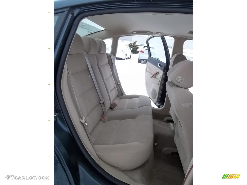 Beige Interior 2001 Volkswagen Passat GLS Sedan Photo #43989736
