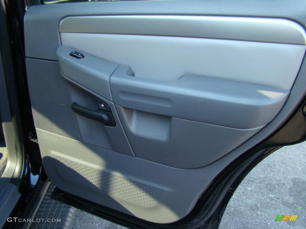 2004 Explorer XLT 4x4 - Black / Gray photo #19