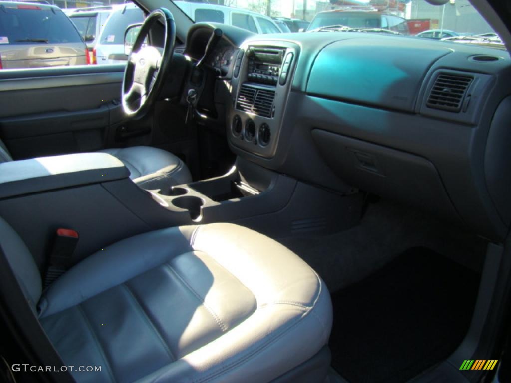 2004 Explorer XLT 4x4 - Black / Gray photo #23