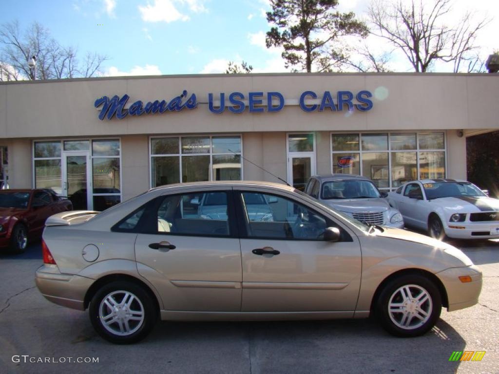 2001 Focus SE Sedan - Jackpot Gold Metallic / Medium Pebble photo #1
