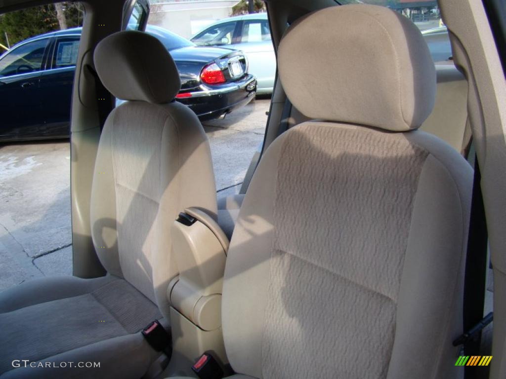 2001 Focus SE Sedan - Jackpot Gold Metallic / Medium Pebble photo #10