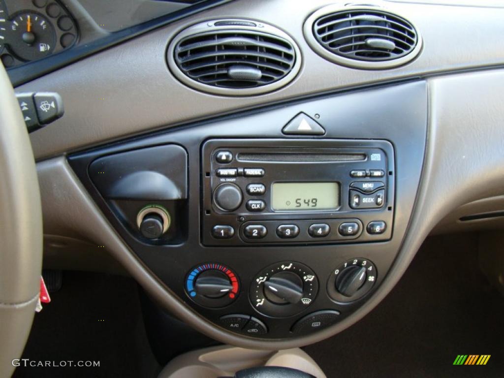 2001 Ford Focus SE Sedan Controls Photo #43996258