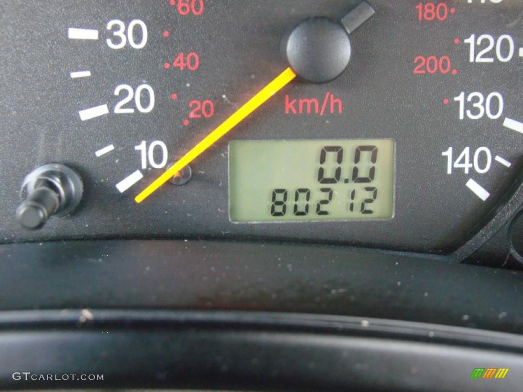 2001 Focus SE Sedan - Jackpot Gold Metallic / Medium Pebble photo #27