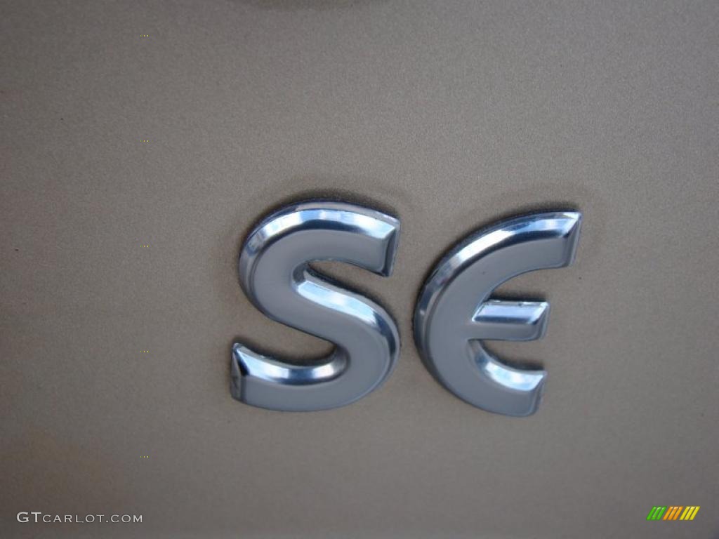 2001 Ford Focus SE Sedan Marks and Logos Photo #43996470