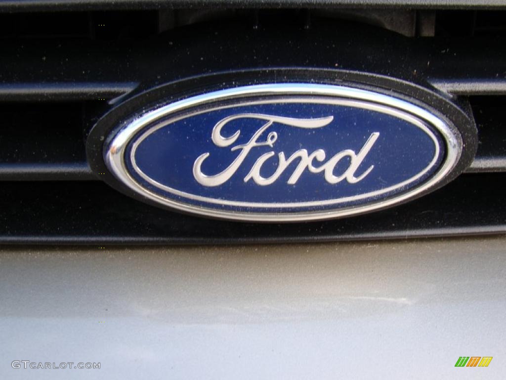 2001 Focus SE Sedan - Jackpot Gold Metallic / Medium Pebble photo #35