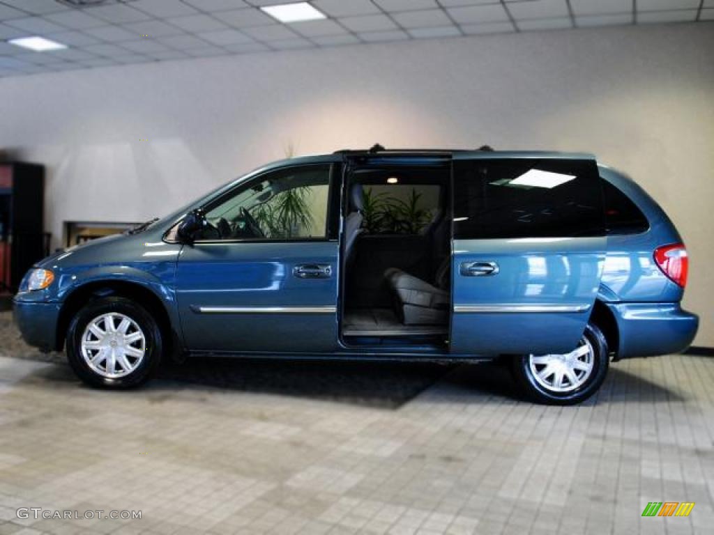 2005 Town & Country Touring - Atlantic Blue Pearl / Medium Slate Gray photo #6