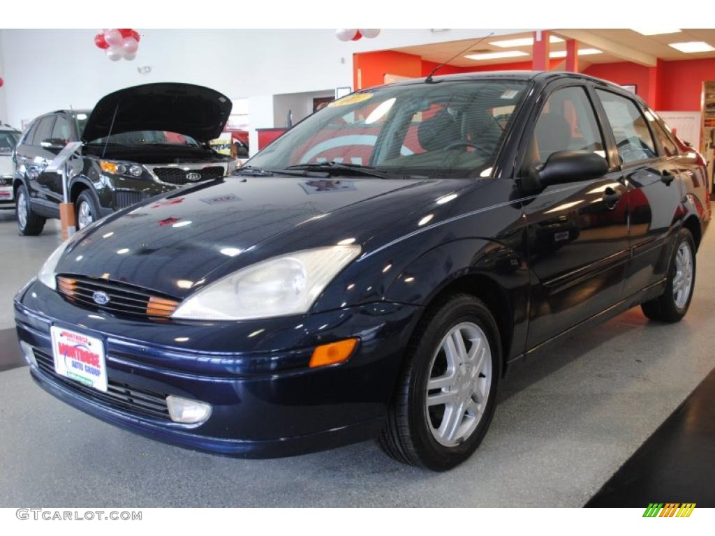 2001 Focus SE Sedan - Twilight Blue Metallic / Medium Graphite Grey photo #2