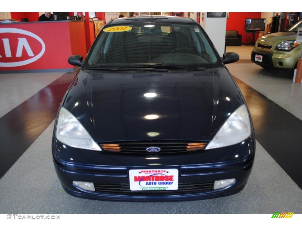 2001 Focus SE Sedan - Twilight Blue Metallic / Medium Graphite Grey photo #10