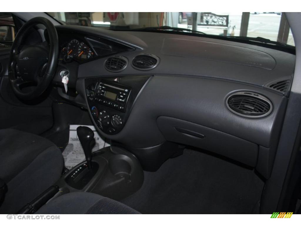 2001 Focus SE Sedan - Twilight Blue Metallic / Medium Graphite Grey photo #14