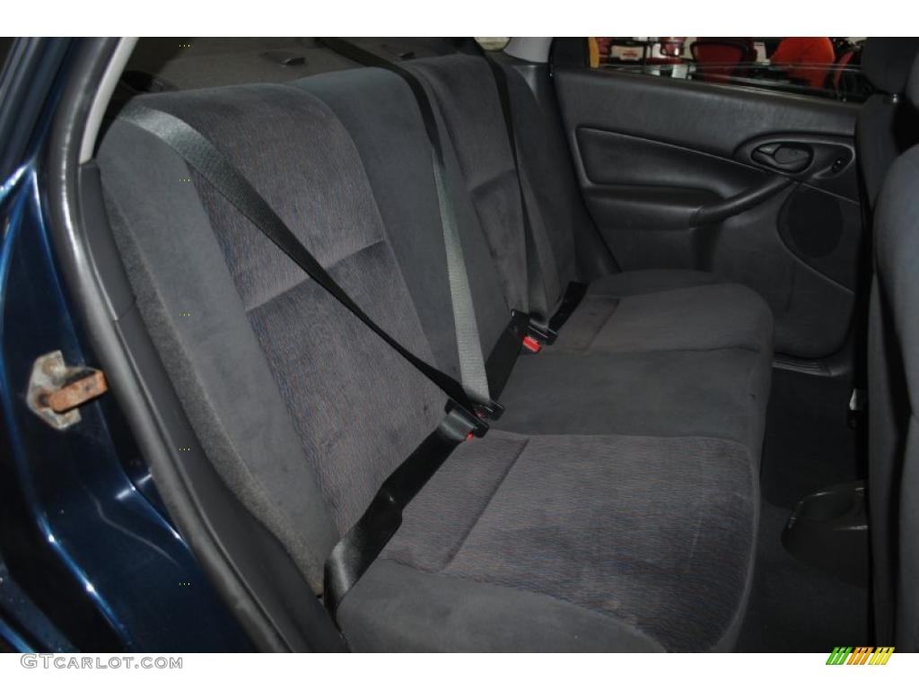 2001 Focus SE Sedan - Twilight Blue Metallic / Medium Graphite Grey photo #17