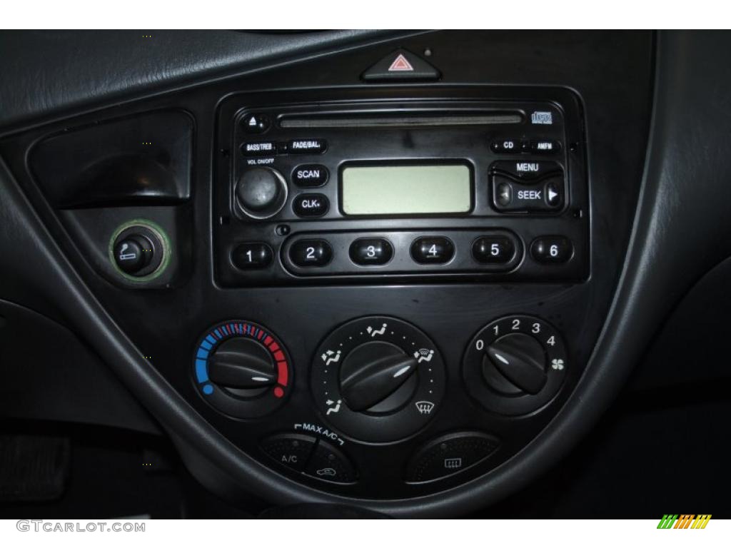 2001 Focus SE Sedan - Twilight Blue Metallic / Medium Graphite Grey photo #30