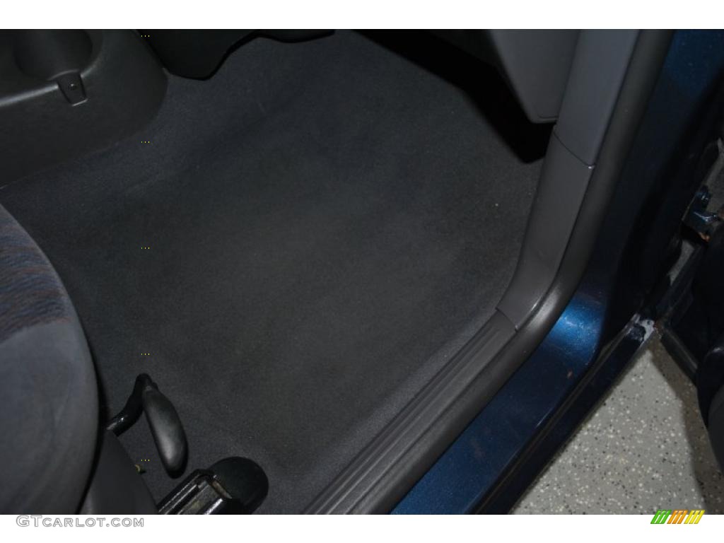 2001 Focus SE Sedan - Twilight Blue Metallic / Medium Graphite Grey photo #40