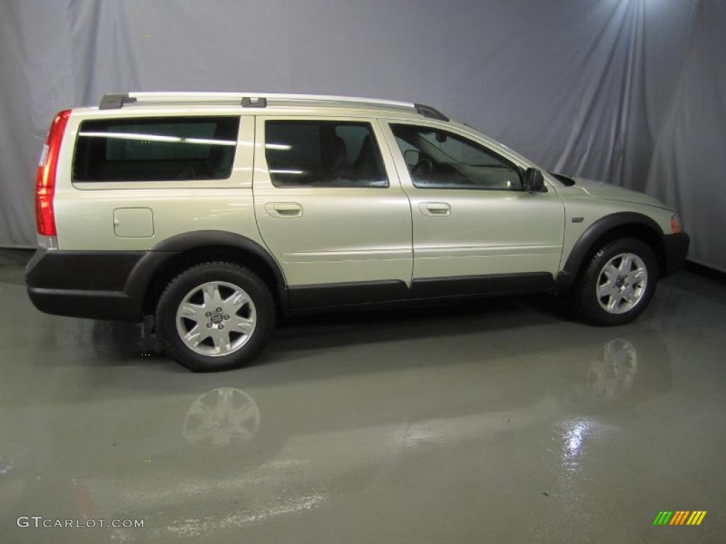 2006 XC70 AWD - Lunar Gold Metallic / Taupe photo #13