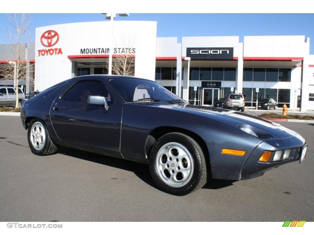 Pacific Blue Metallic Porsche 928