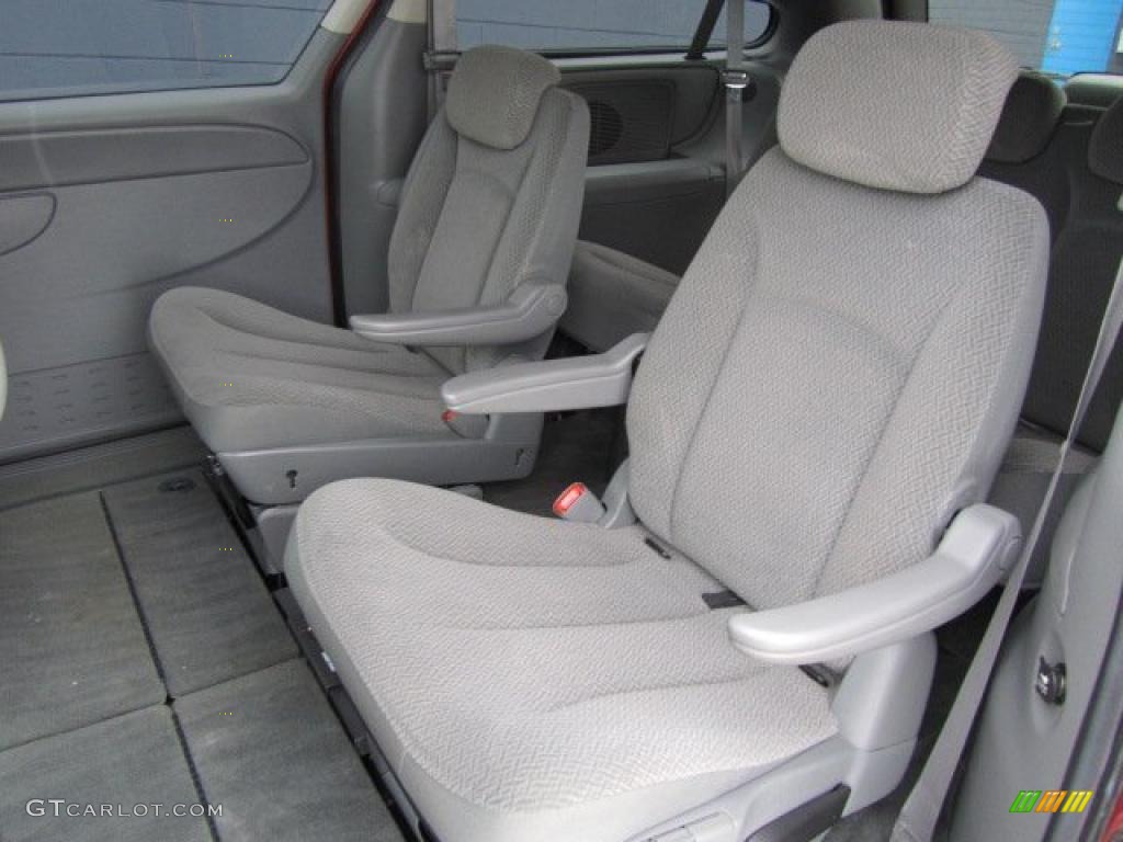 2007 Town & Country Touring - Inferno Red Crystal Pearl / Medium Slate Gray photo #17