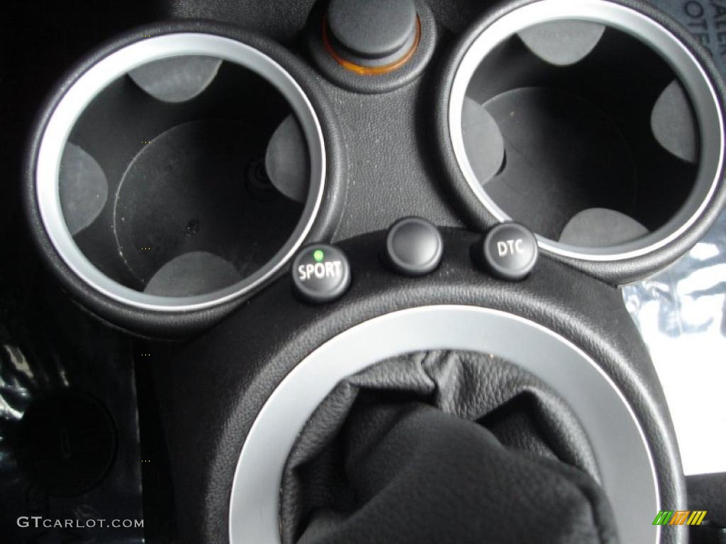2010 Mini Cooper S Clubman Controls Photos