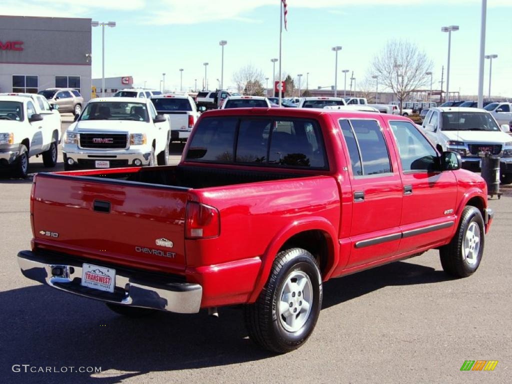 Victory Red 2001 Chevrolet S10 LS Crew Cab 4x4 Exterior Photo #44038564