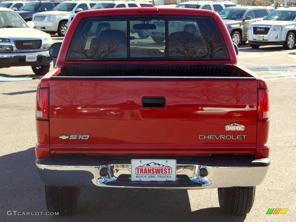 2001 S10 LS Crew Cab 4x4 - Victory Red / Graphite photo #4