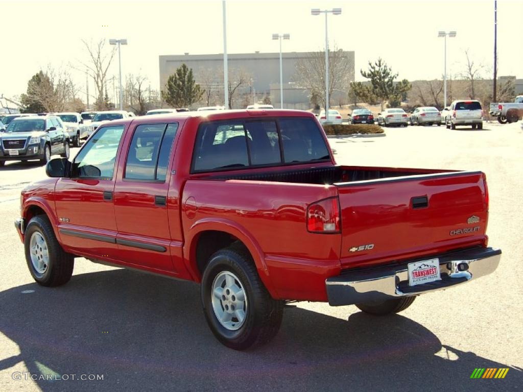 2001 S10 LS Crew Cab 4x4 - Victory Red / Graphite photo #5