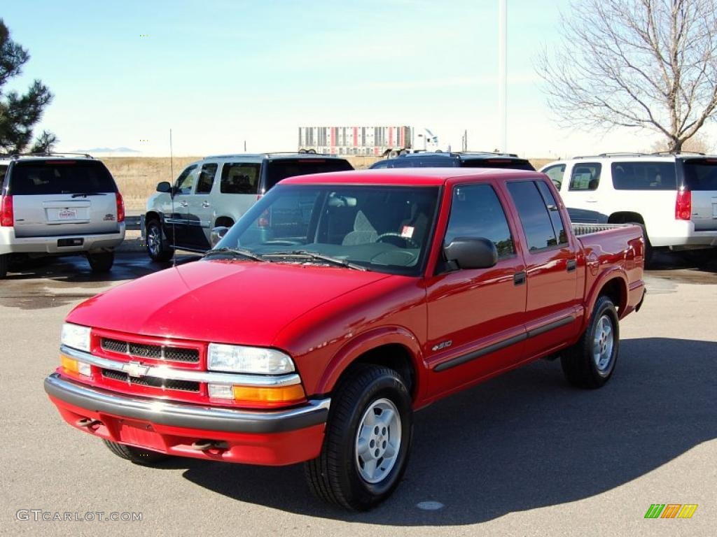 2001 S10 LS Crew Cab 4x4 - Victory Red / Graphite photo #7