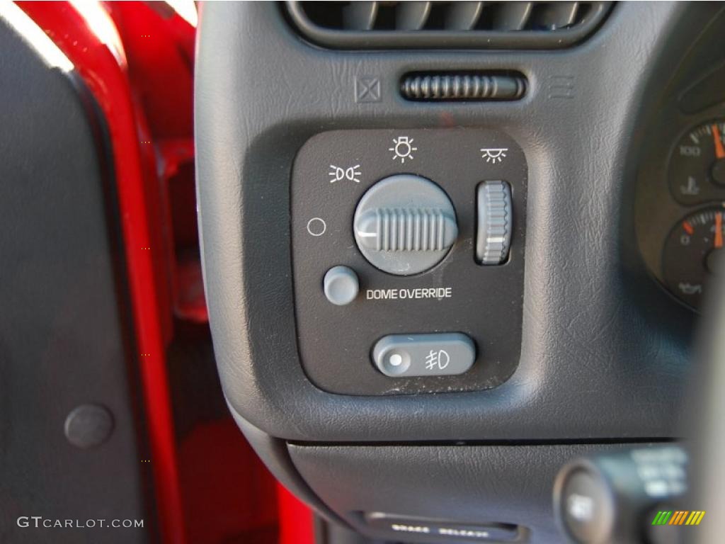 2001 S10 LS Crew Cab 4x4 - Victory Red / Graphite photo #13