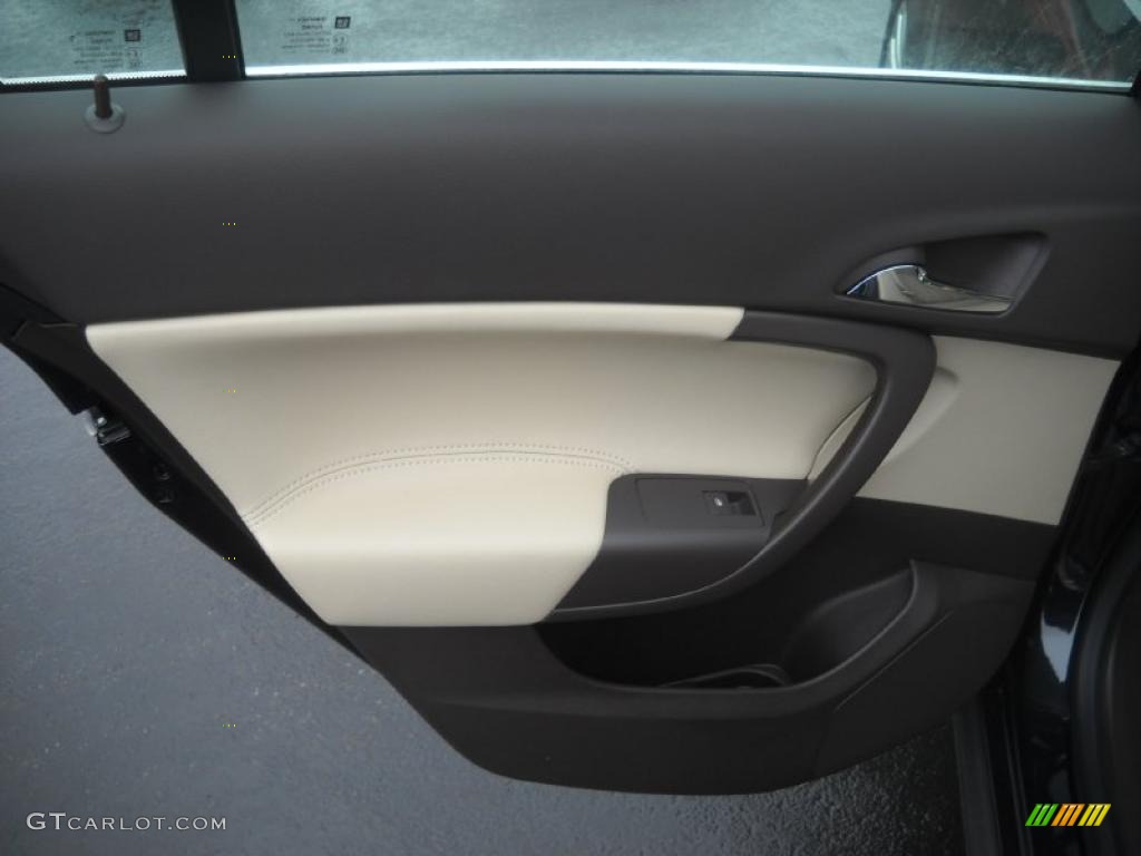 2011 Buick Regal CXL Cashmere Door Panel Photo #44043852