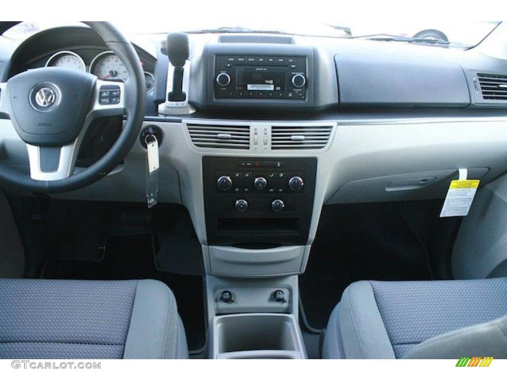 2011 Volkswagen Routan S Aero Gray Dashboard Photo #44052813