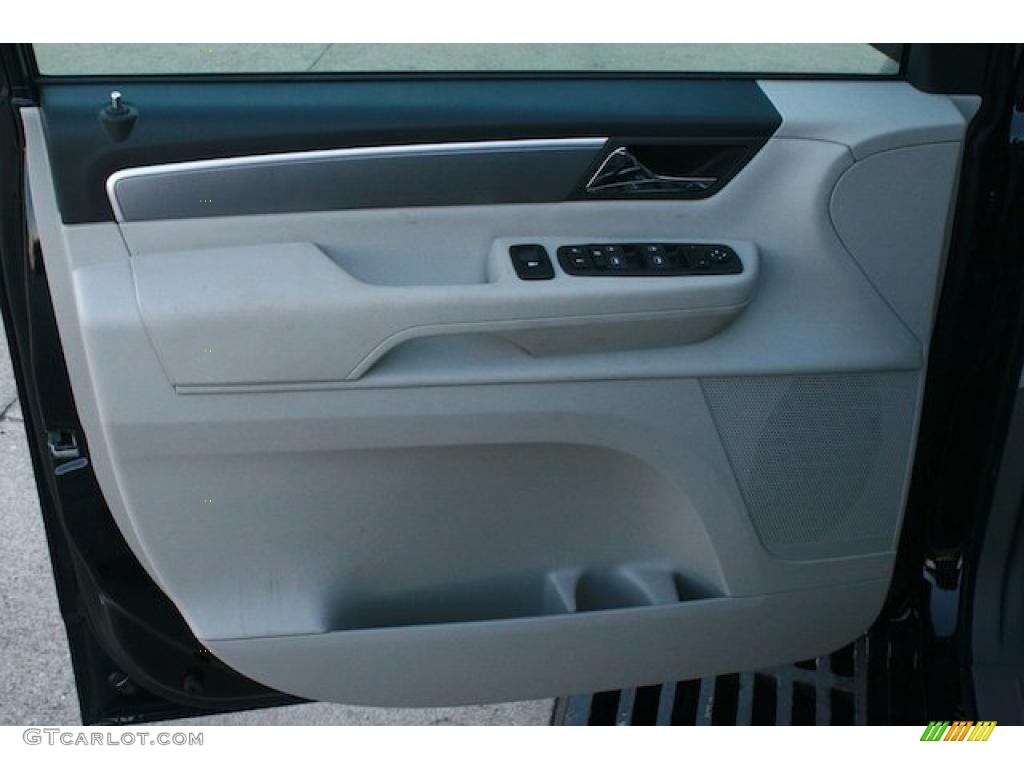 2011 Volkswagen Routan SE Aero Gray Door Panel Photo #44053364