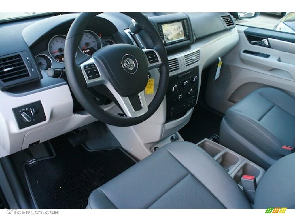 Aero Gray Interior 2011 Volkswagen Routan SE Photo #44053396