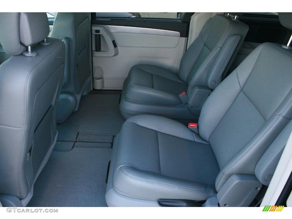 Aero Gray Interior 2011 Volkswagen Routan SE Photo #44053428