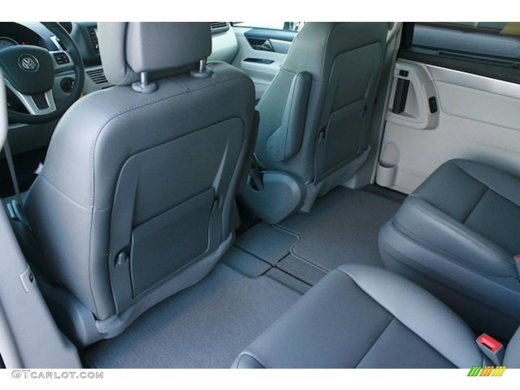 Aero Gray Interior 2011 Volkswagen Routan SE Photo #44053444