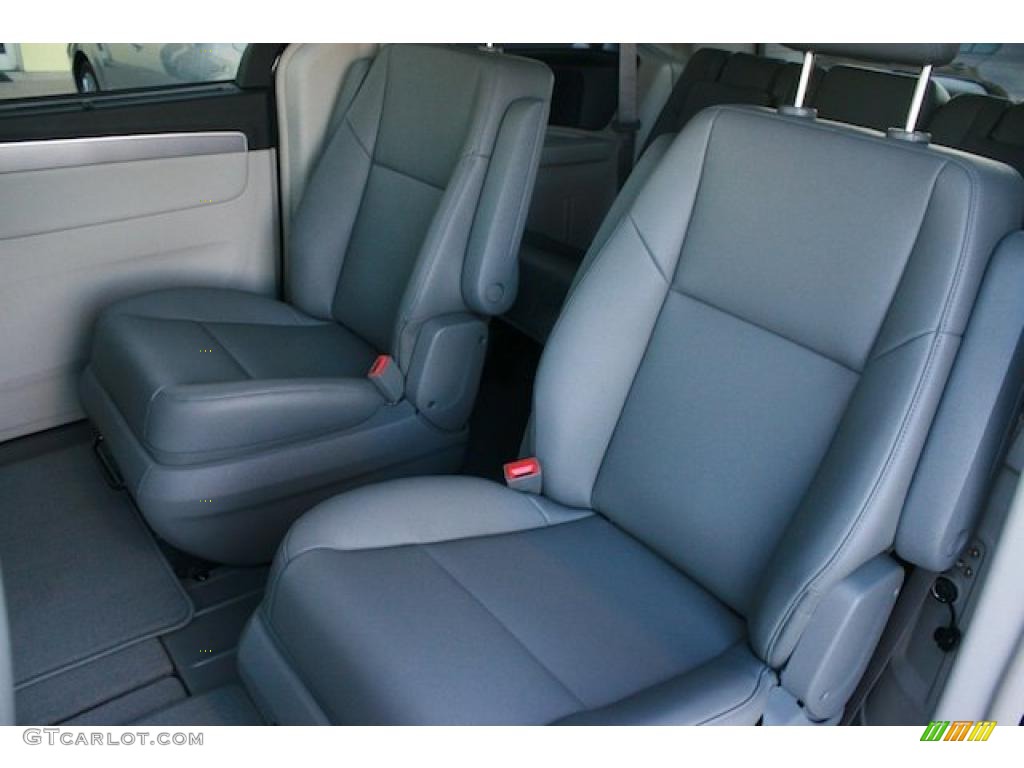 Aero Gray Interior 2011 Volkswagen Routan SE Photo #44053460