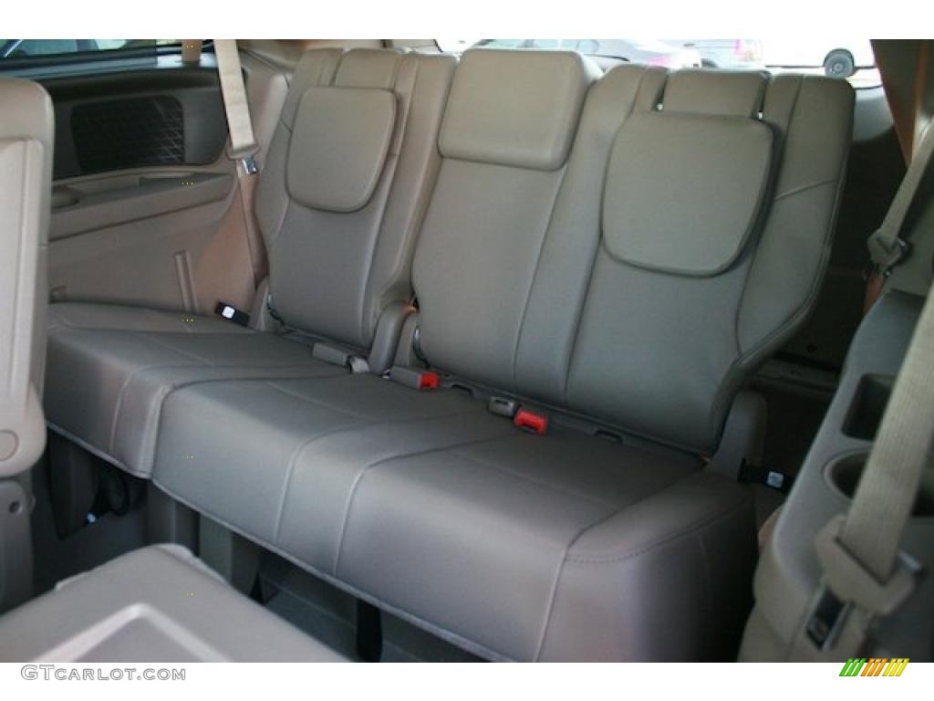 Sierra Stone Interior 2011 Volkswagen Routan SE Photo #44054106