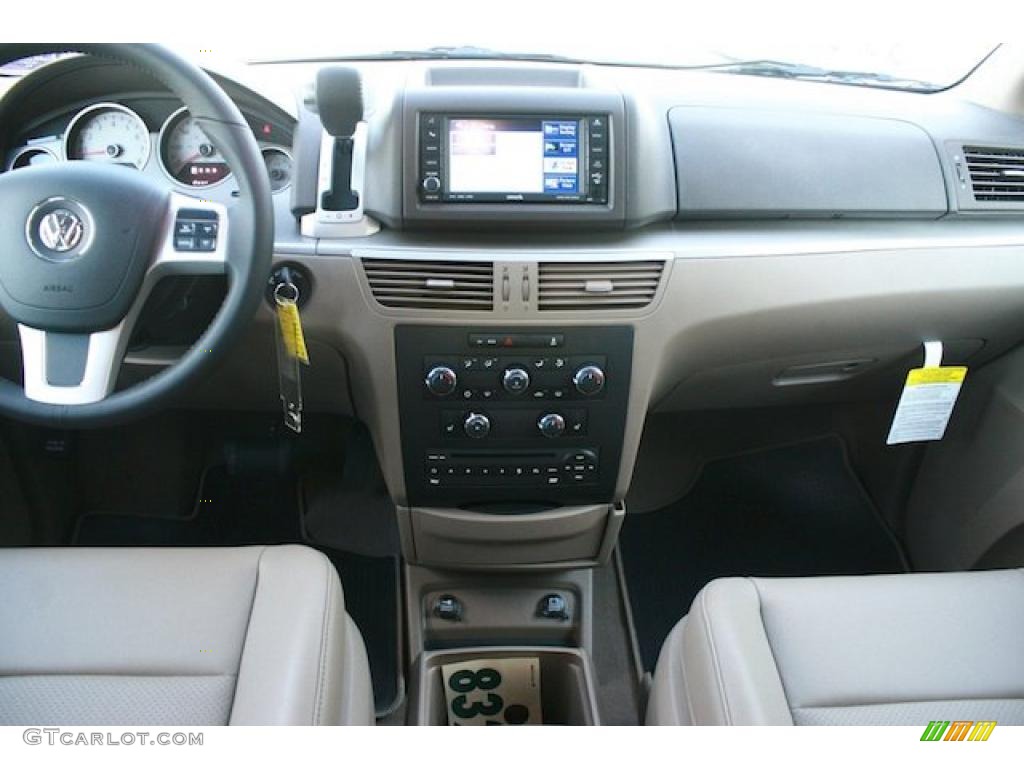 2011 Volkswagen Routan SE Sierra Stone Dashboard Photo #44054123