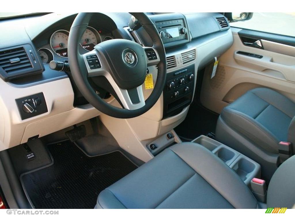 Aero Gray Interior 2011 Volkswagen Routan SE Photo #44054384