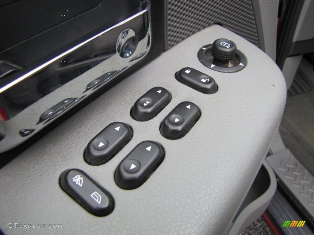 2006 F150 XLT SuperCab - Bright Red / Medium/Dark Flint photo #13