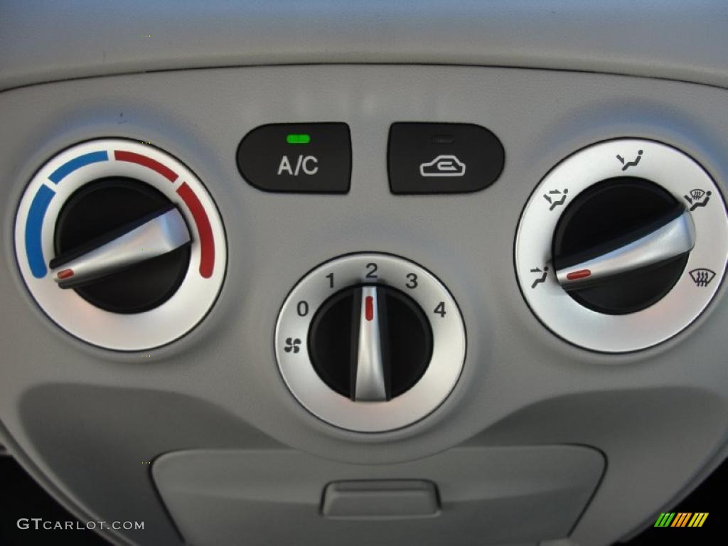 2011 Hyundai Accent GLS 4 Door Controls Photo #44073190