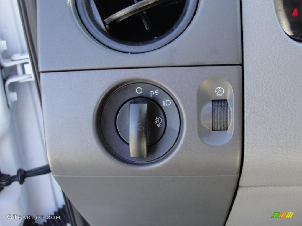 2005 F150 STX Regular Cab - Oxford White / Medium Flint Grey photo #38