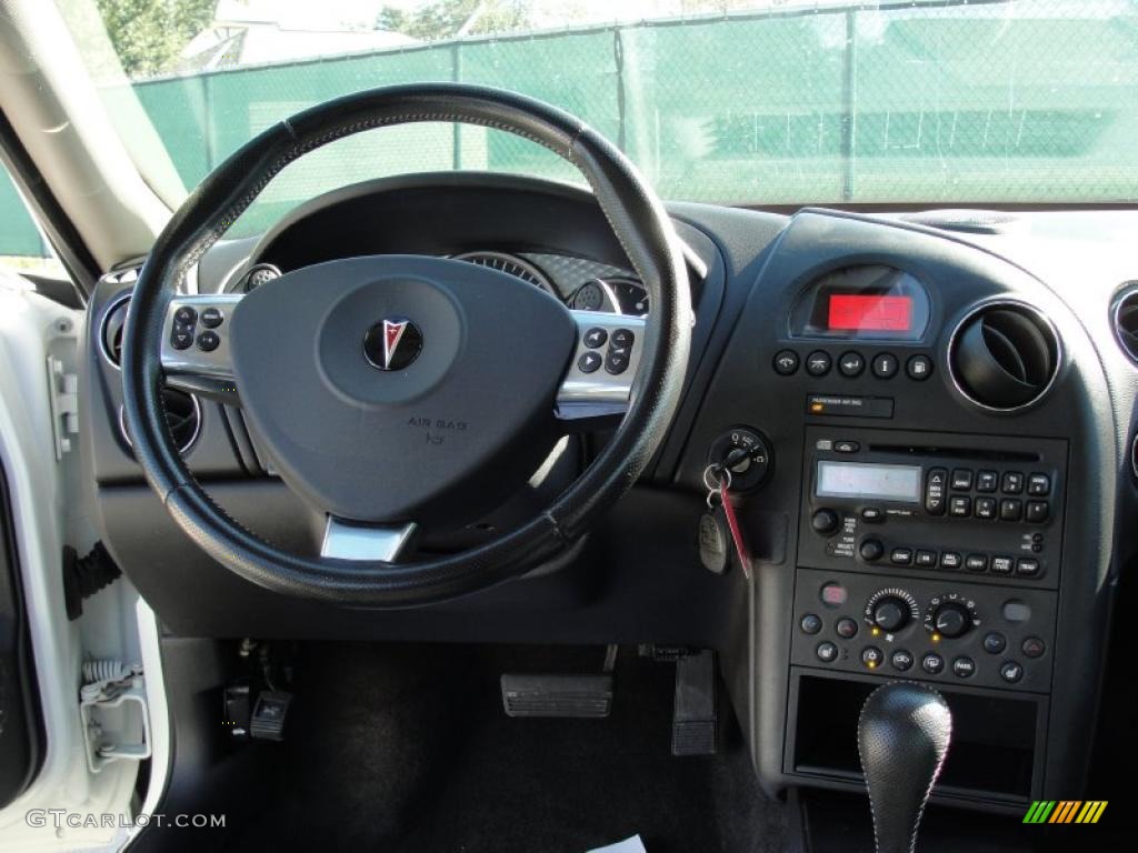 2008 Pontiac Grand Prix GXP Sedan Ebony Dashboard Photo #44079576