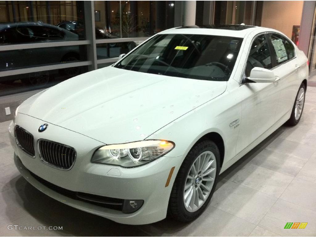 2011 5 Series 535i xDrive Sedan - Alpine White / Black photo #1