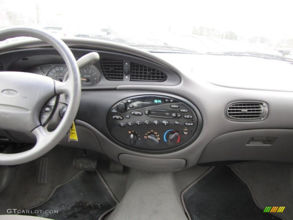 1996 Ford Taurus GL Controls Photo #44085350