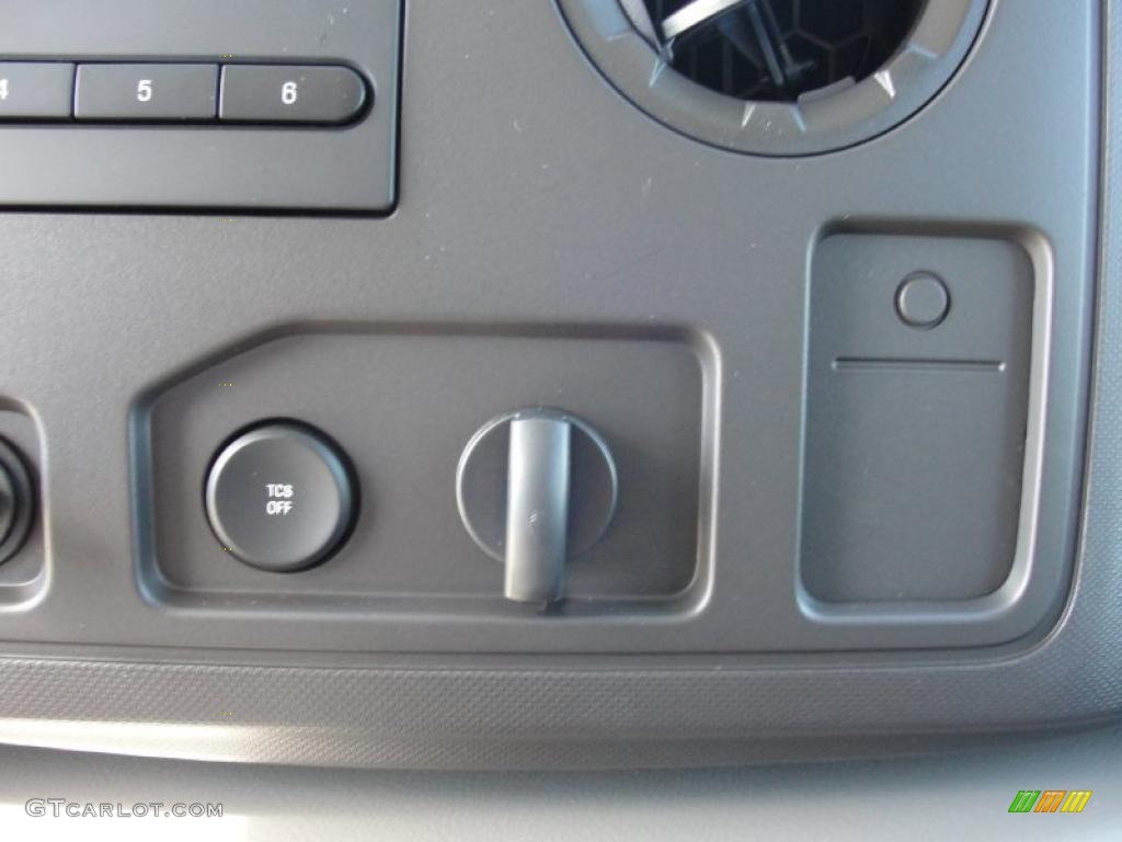 2011 Ford E Series Van E150 Commercial Controls Photo #44092016