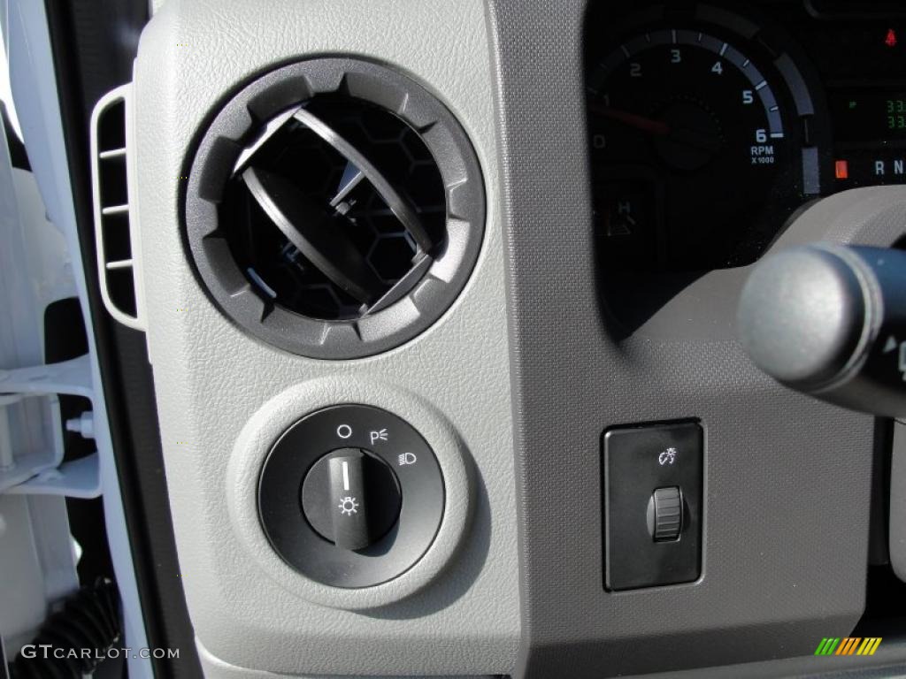 2011 Ford E Series Van E150 Commercial Controls Photo #44092064