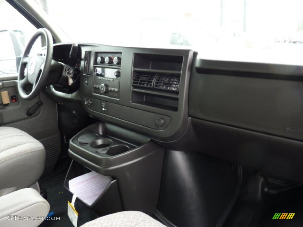 Medium Pewter Interior 2011 Chevrolet Express Cutaway 3500 Moving Van Photo #44103205