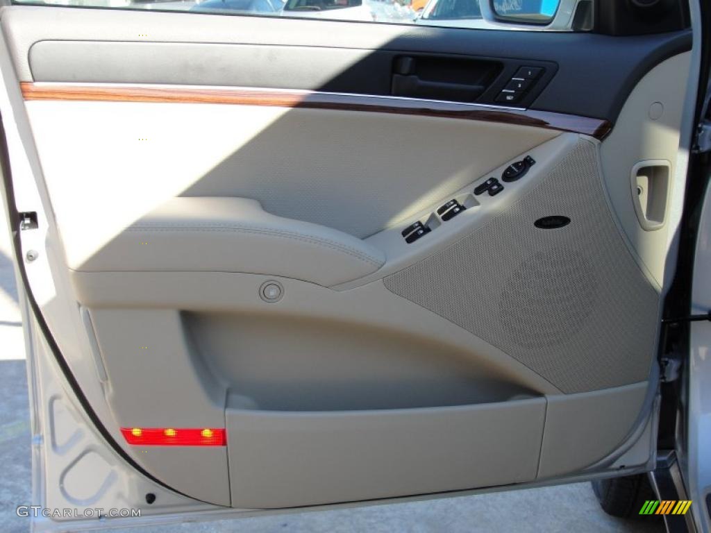 2011 Hyundai Veracruz Limited Beige Door Panel Photo #44109064
