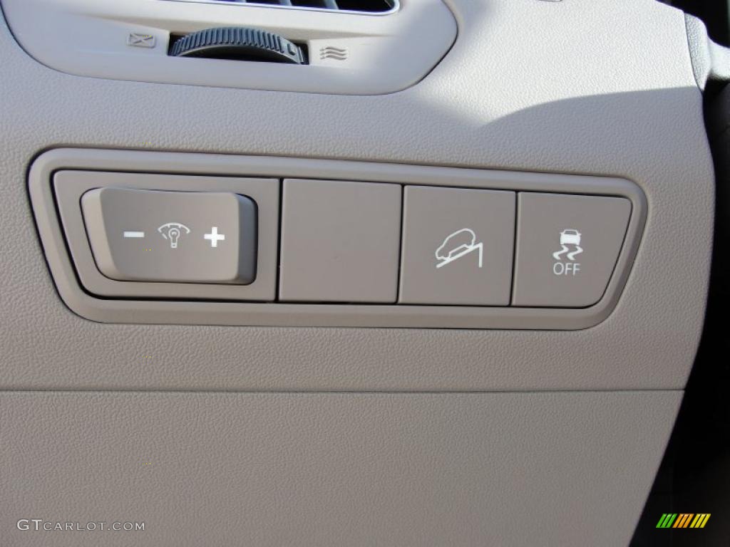 2011 Hyundai Tucson GLS Controls Photo #44110606
