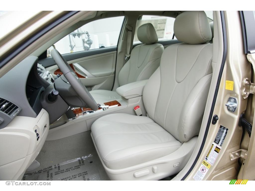 Bisque Interior 2011 Toyota Camry XLE Photo #44110678