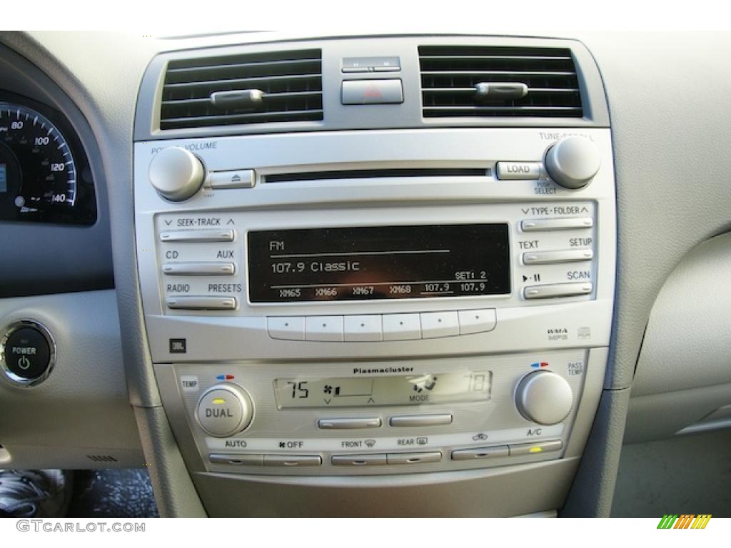 2011 Toyota Camry Hybrid Controls Photo #44111654